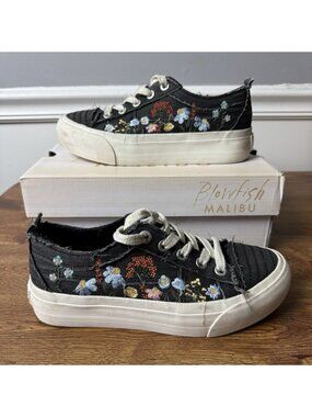 Blowfish Malibu Women's Sadie Sun White Sneaker with Flowers, Size 7.5M